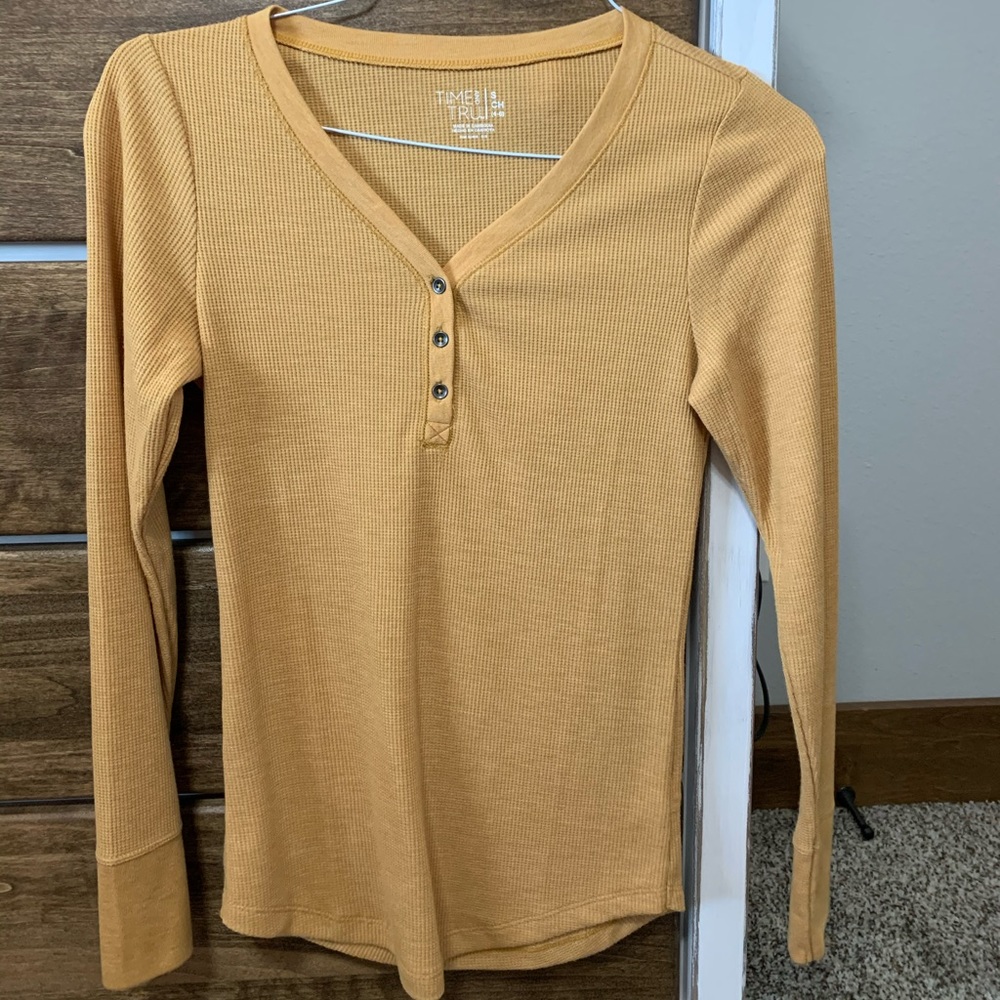 YELLOW TOP